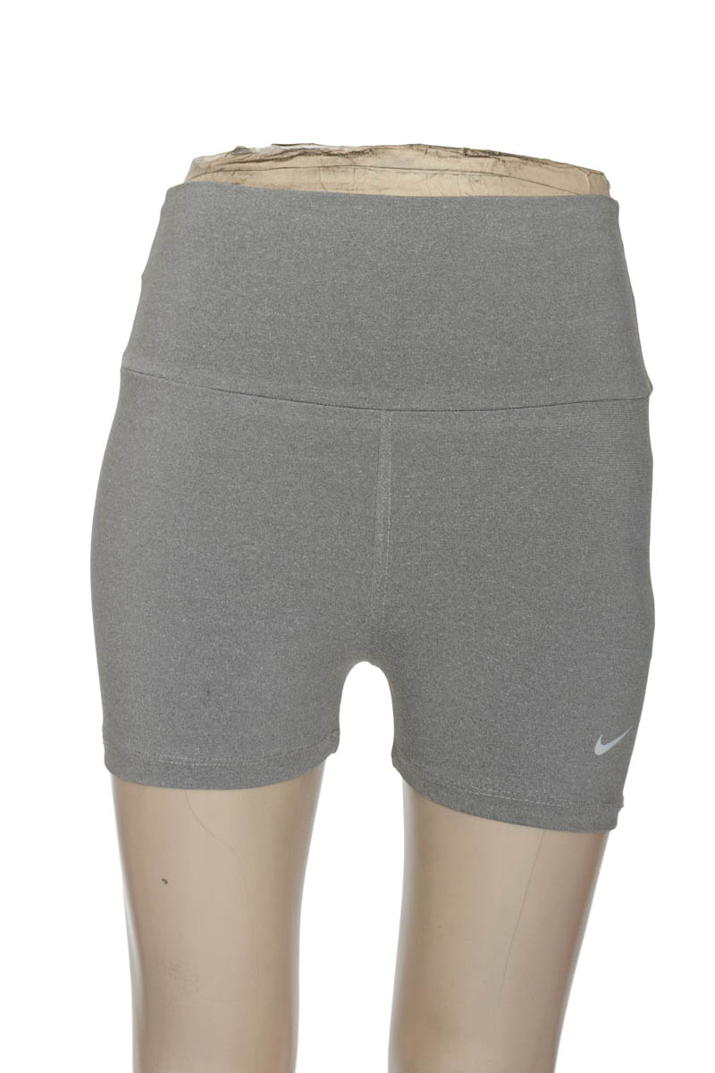 Ropa Deportiva / Salida de Baño color Gris - Closeando