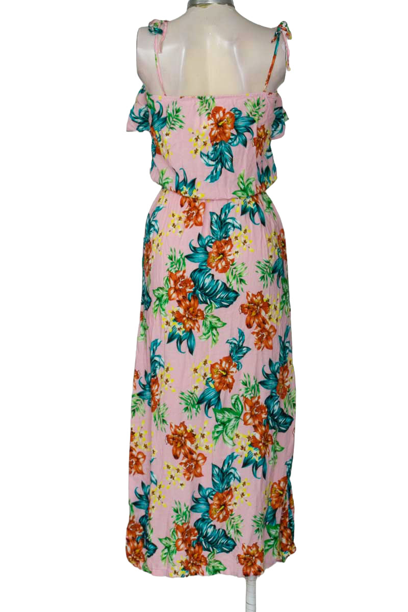 Vestido / Enterizo color Rosado - Closeando