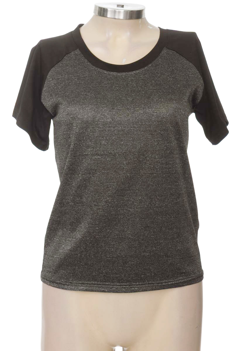 Top / Camiseta color Gris - Closeando