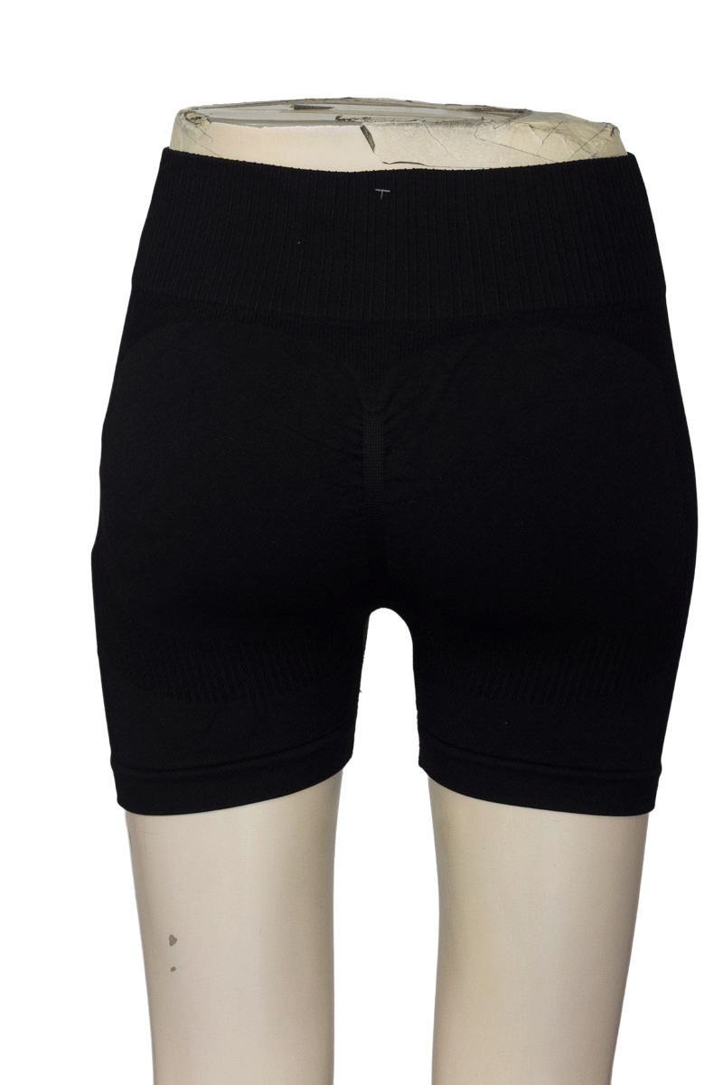 Ropa Deportiva / Salida de Baño color Negro - Closeando
