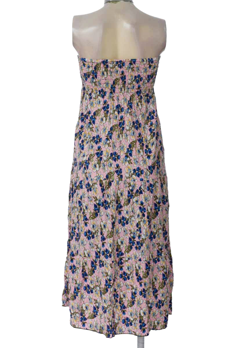 Vestido / Enterizo color Rosado - Closeando