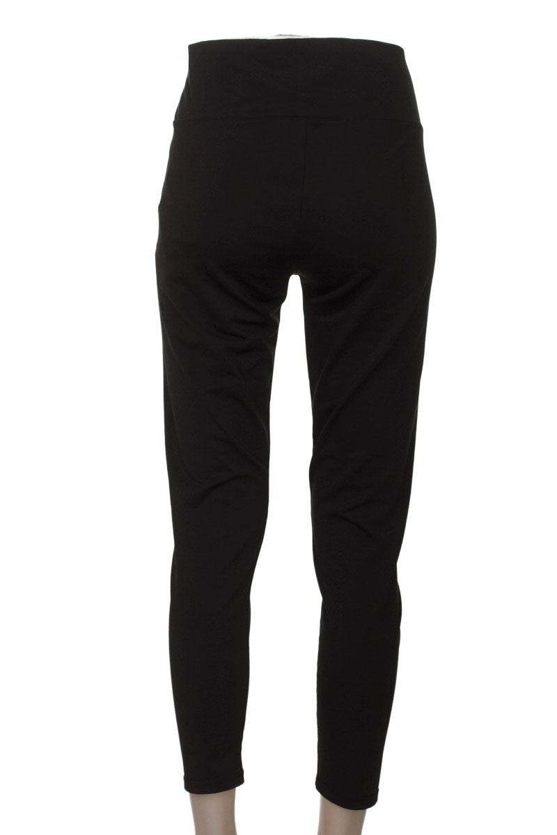 Pantalones color Negro - L&H