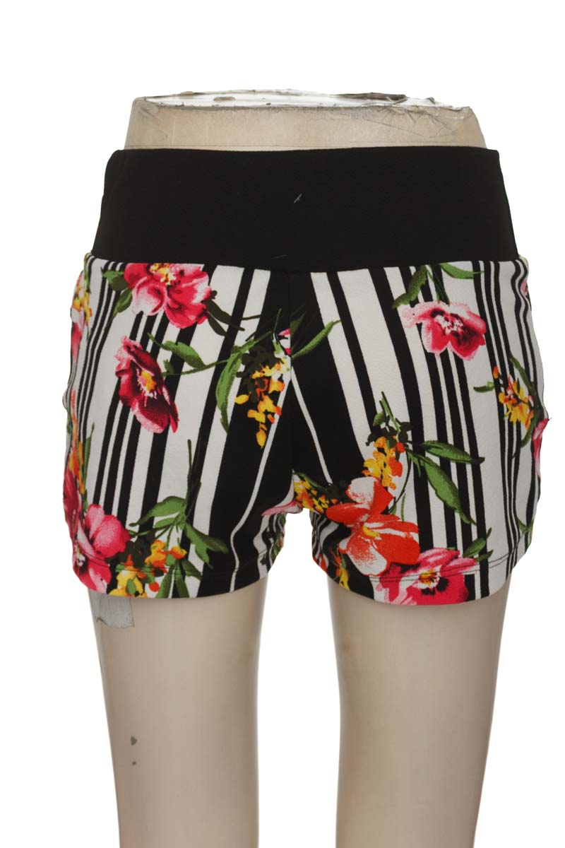 Short color Negro - Closeando
