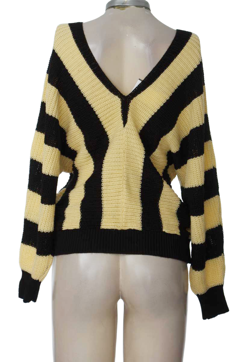 Sweater color Negro - Closeando