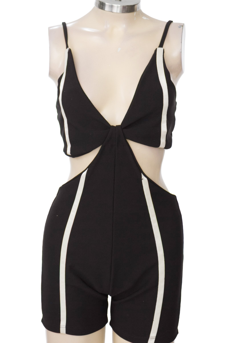 Vestido / Enterizo color Negro - Solo chicas