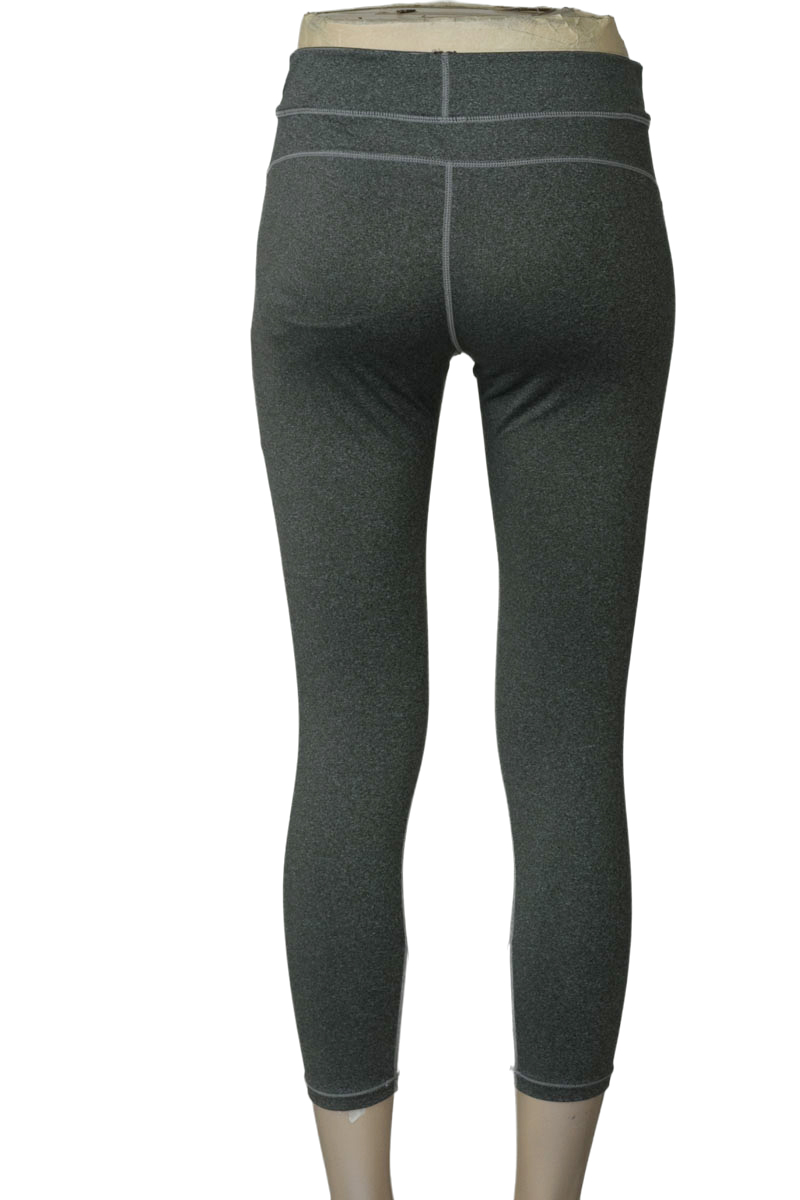 Ropa Deportiva / Salida de Baño color Gris - Diadora