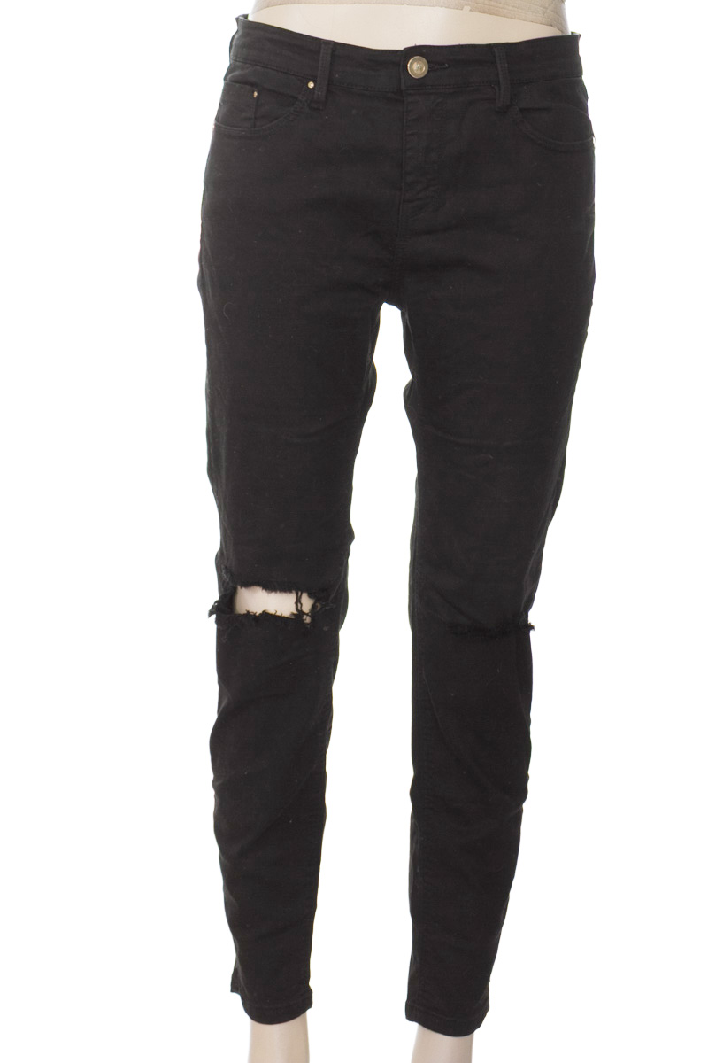 Pantalones color Negro - Stradivarius