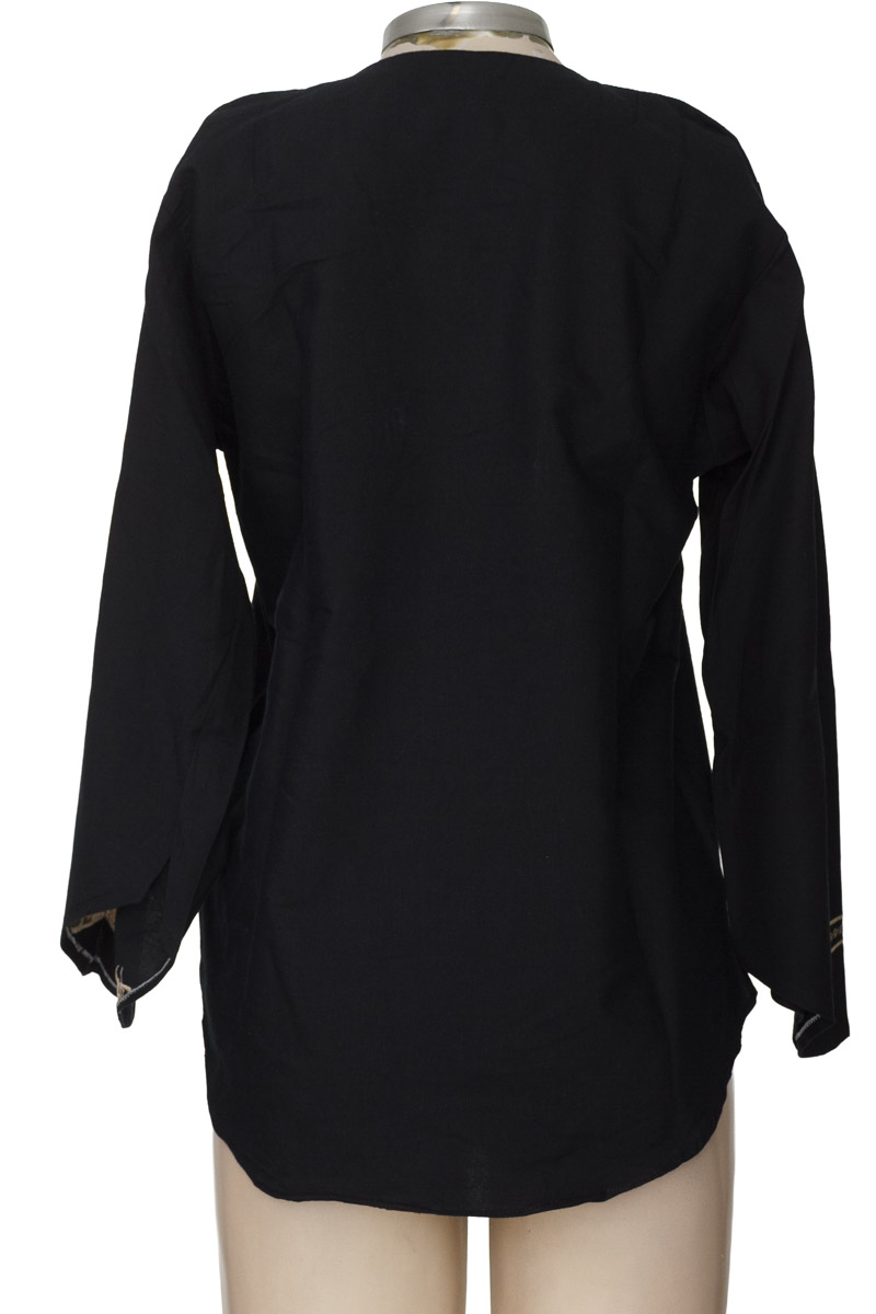 Blusa color Negro - Closeando