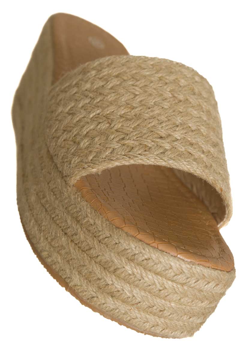 Zapatos color Beige - Closeando