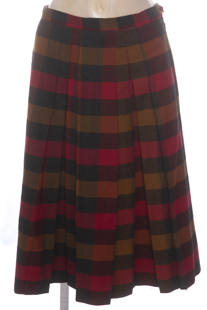 Falda color Rojo - Closeando