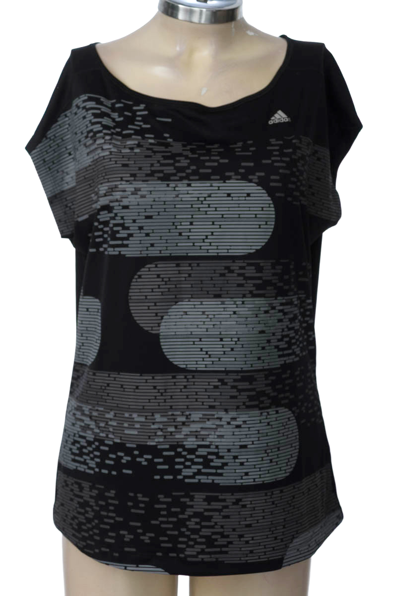 Ropa Deportiva / Salida de Baño color Negro - Adidas