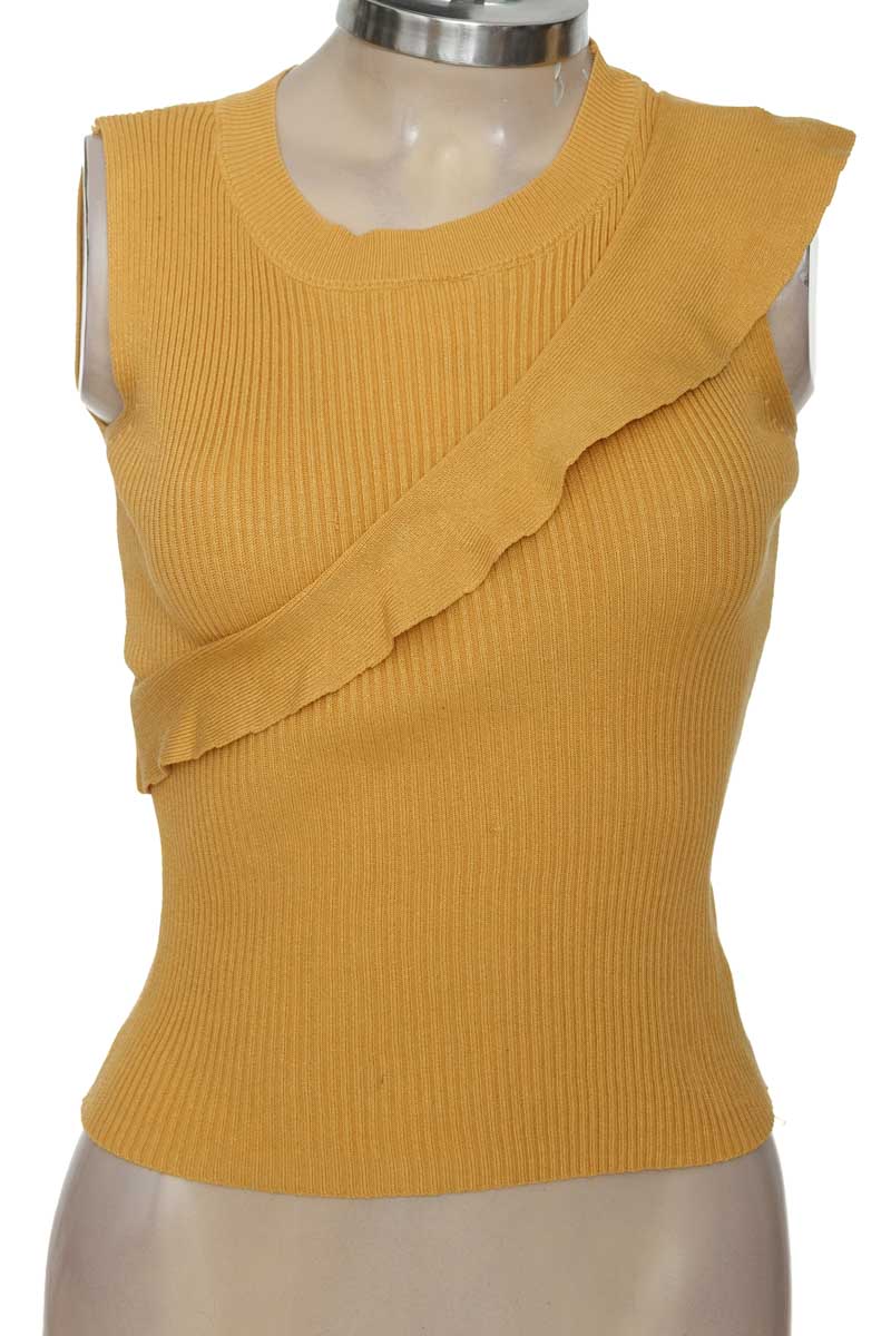 Top / Camiseta color Mostaza - Closeando