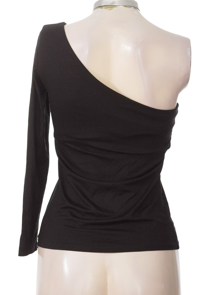 Top / Camiseta color Negro - Closeando