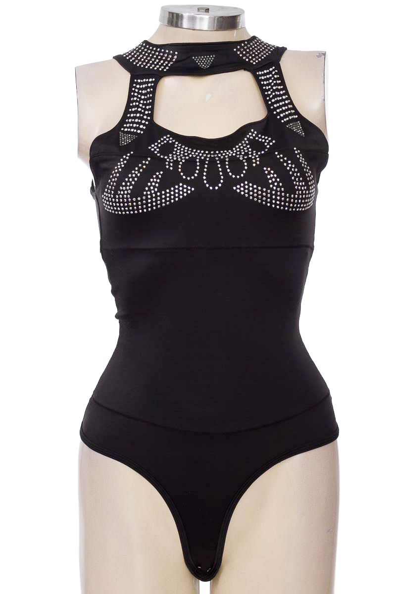 Top / Camiseta color Negro - Closeando