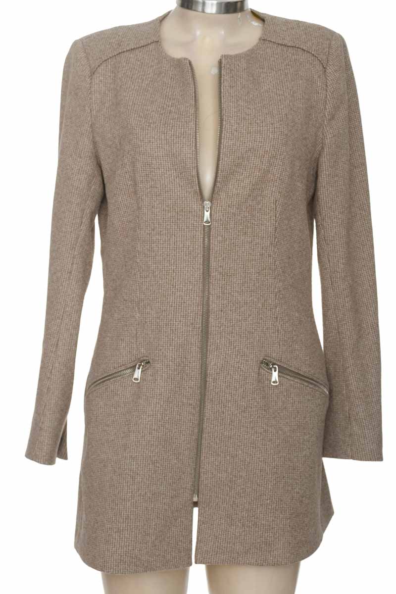 Chaqueta / Abrigo color Beige - Zara