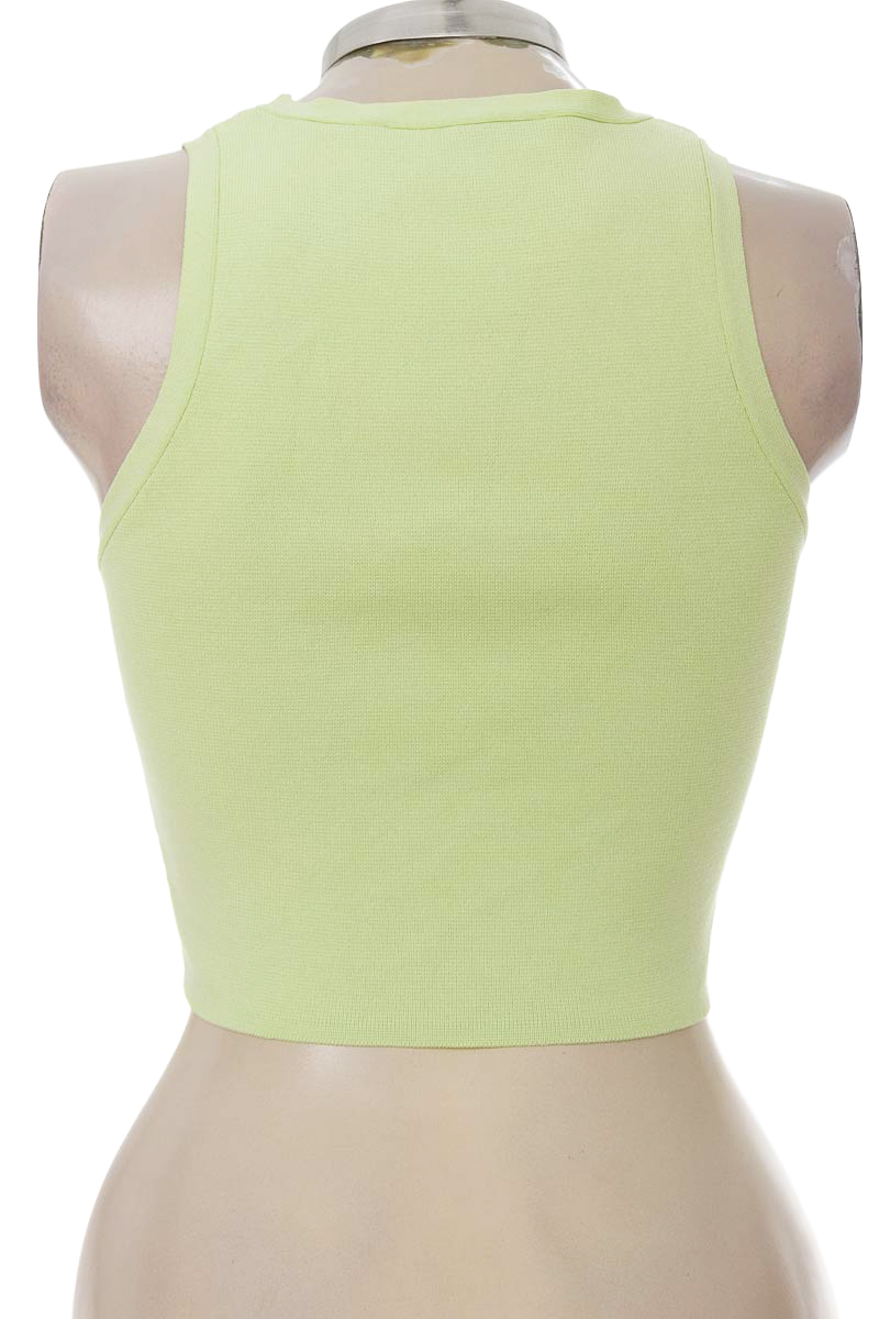 Top / Camiseta color Verde - Zara