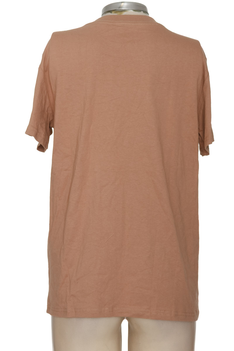 Top / Camiseta color Beige - Closeando