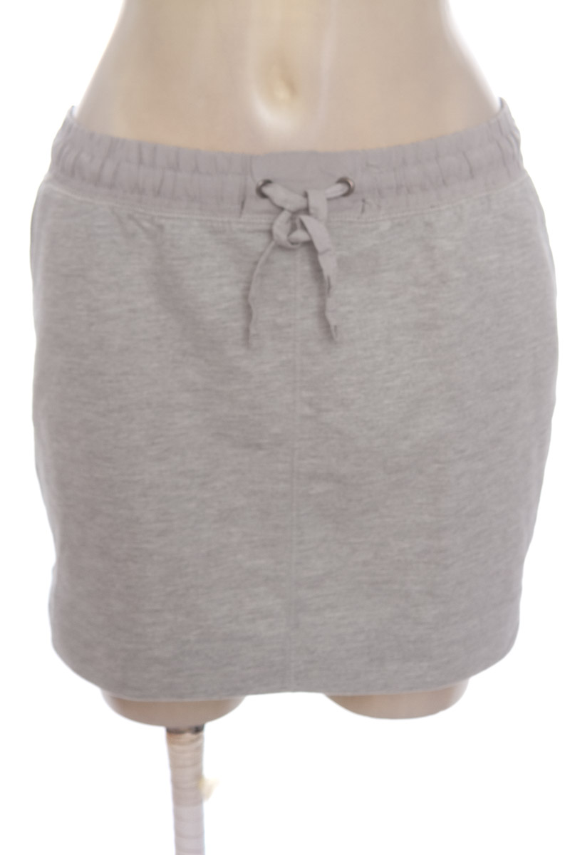 Ropa Deportiva / Salida de Baño color Gris - Bershka