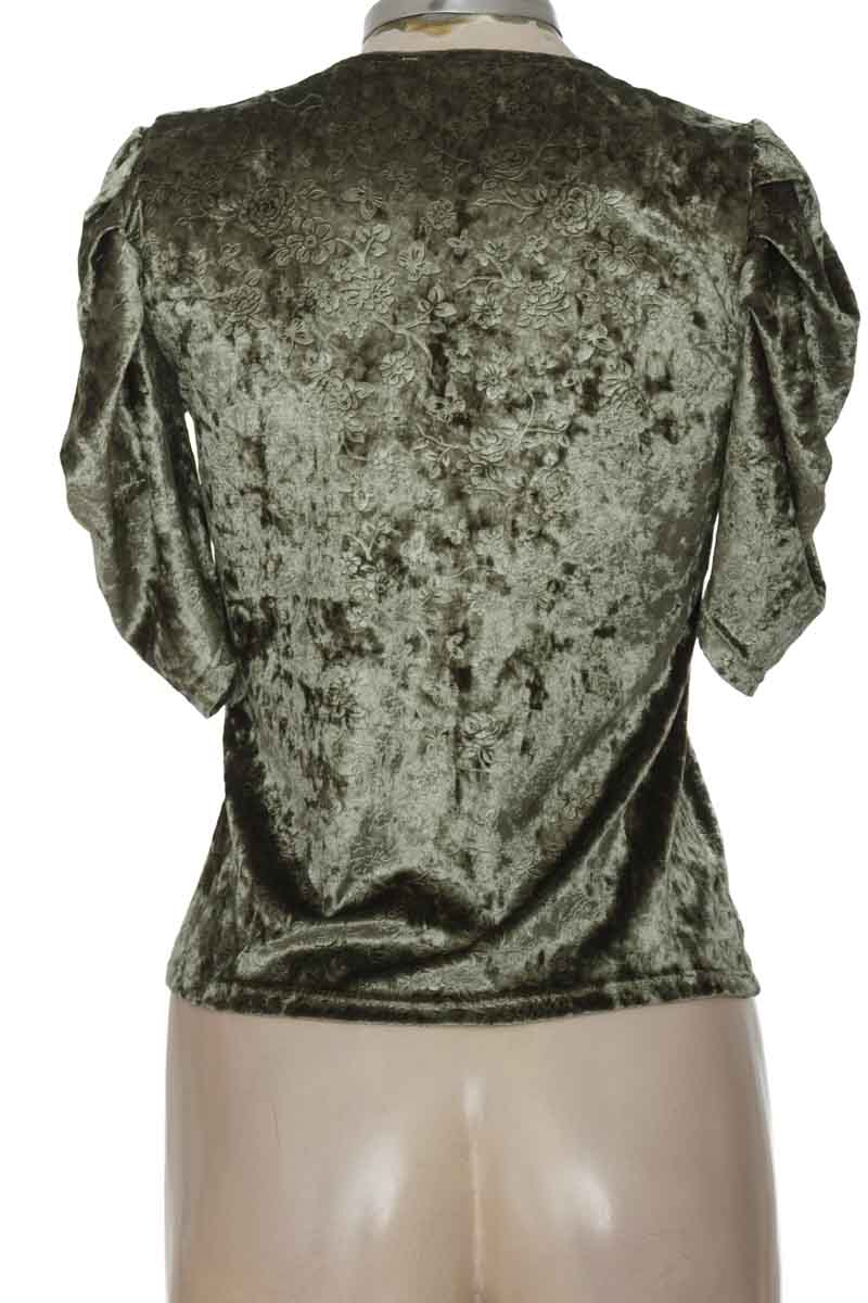 Top / Camiseta color Verde - Closeando