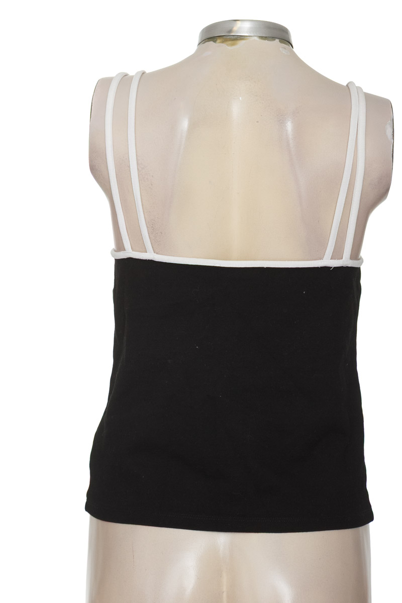 Top / Camiseta color Negro - MNG