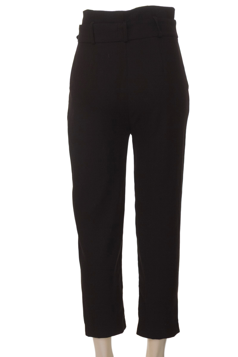 Pantalones color Negro - Stradivarius