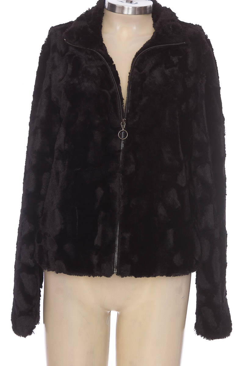 chaqueton negro pull and bear