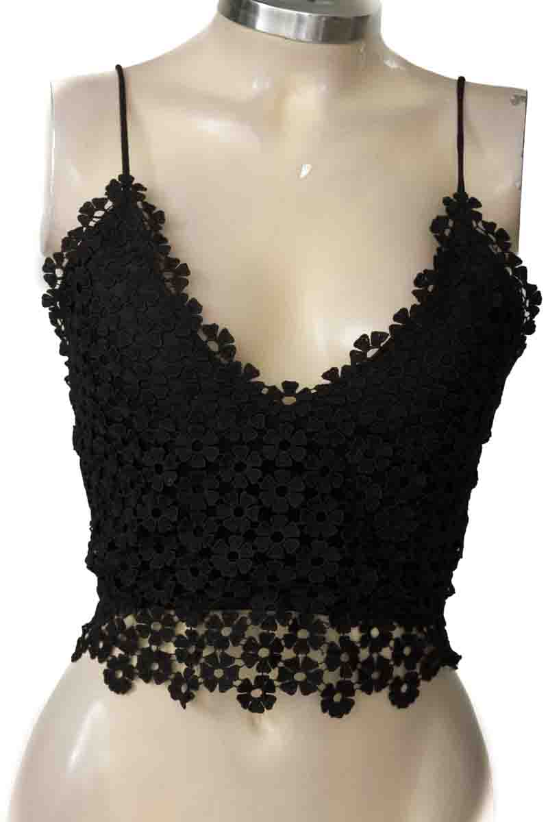 Top / Camiseta color Negro - Closeando