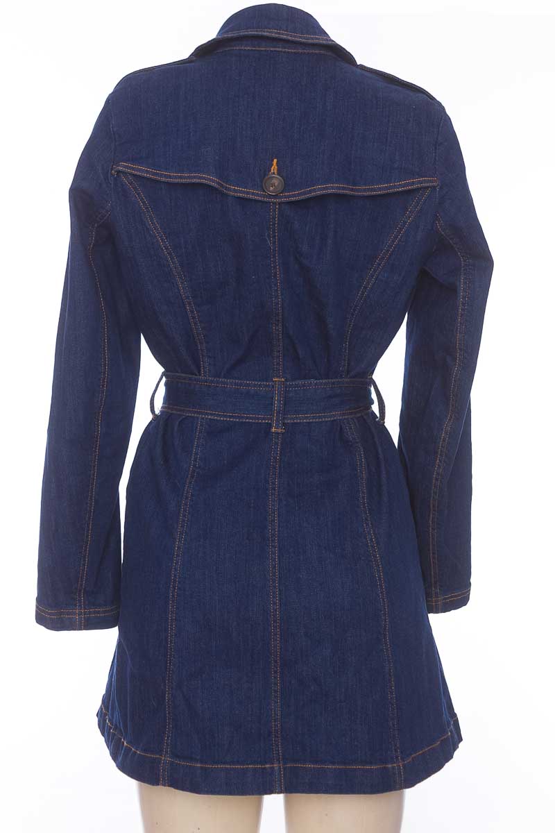 Chaqueta / Abrigo color Azul Stradivarius Closeando