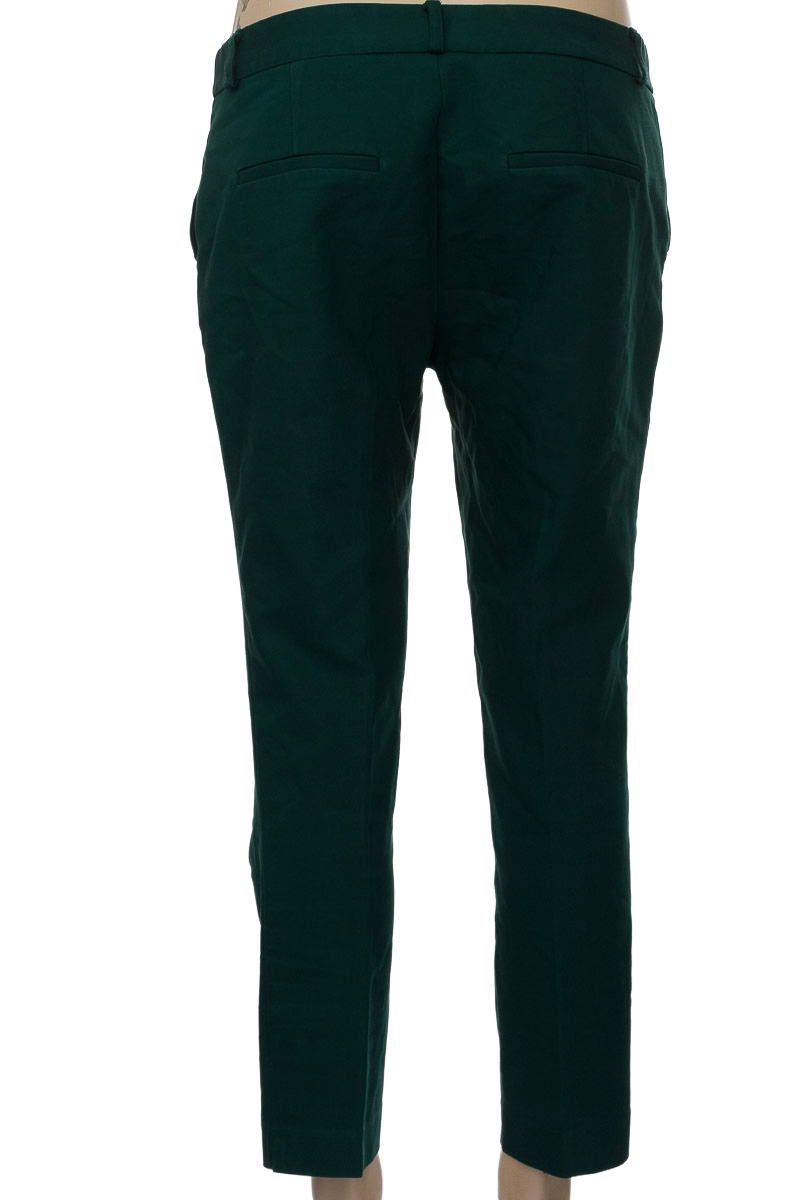 Pantalones color Verde - Stradivarius