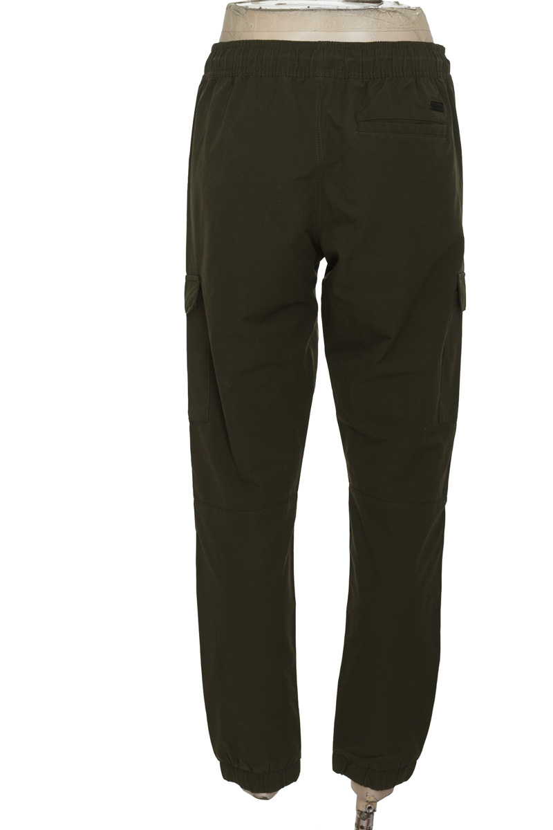 Ropa Deportiva color Verde - Tahari