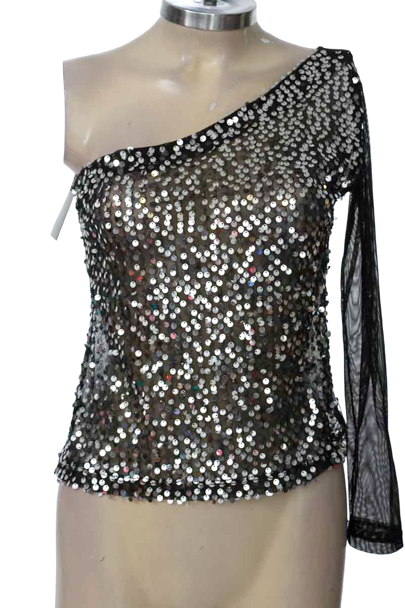 Top / Camiseta color Negro - Closeando