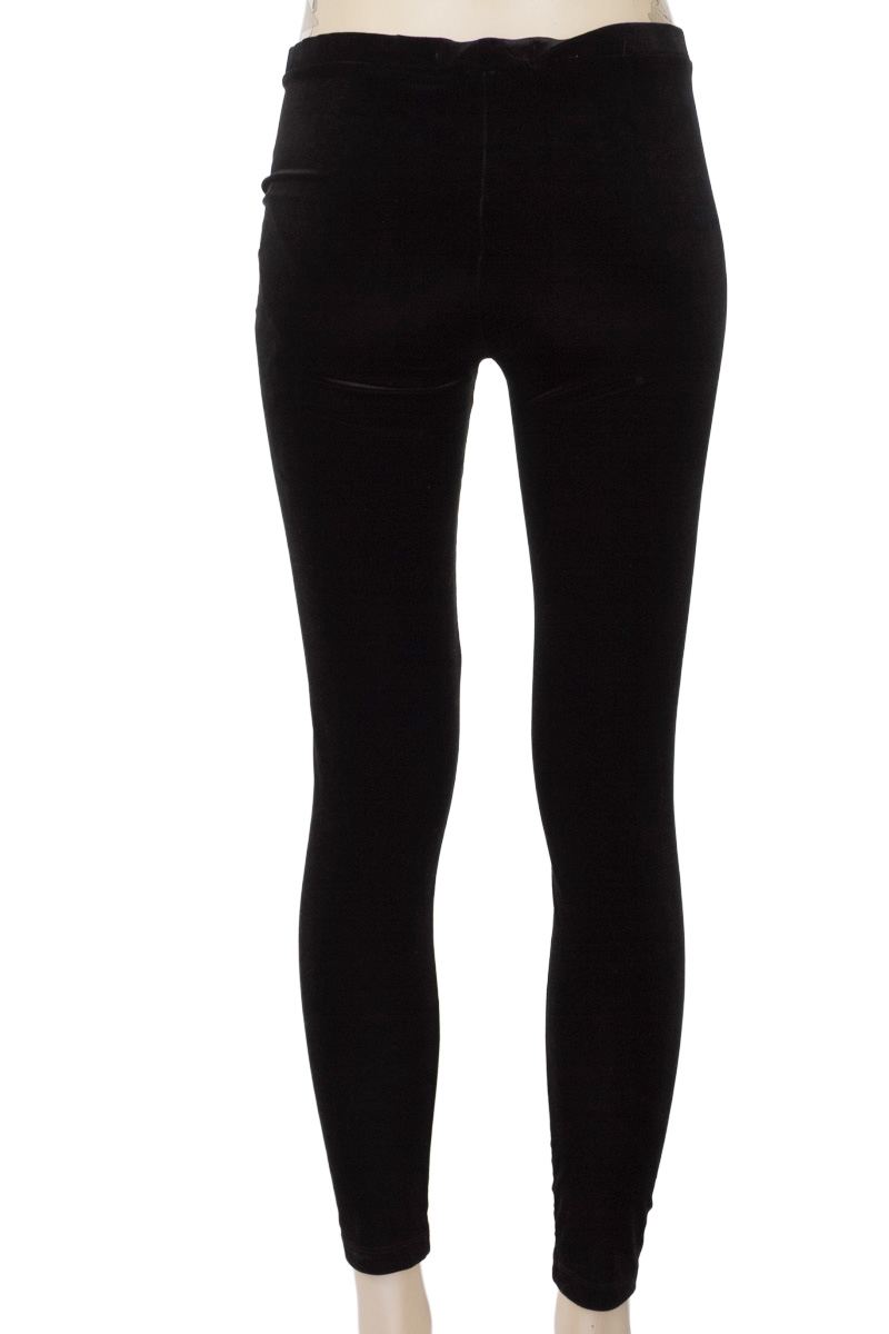 Pantalones color Negro - Stradivarius