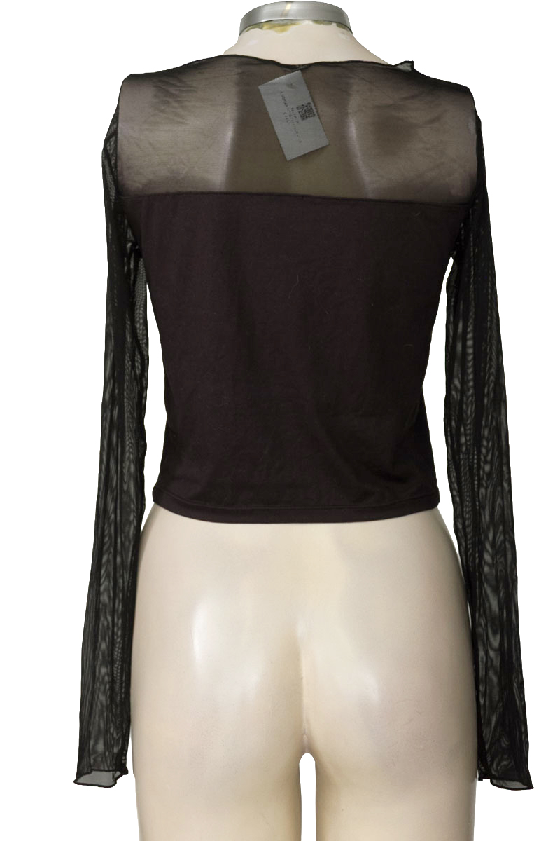Top / Camiseta color Negro - Closeando