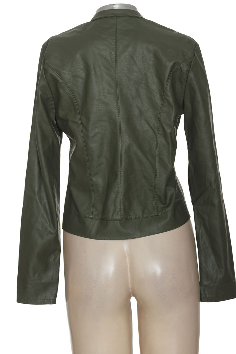 Chaqueta / Abrigo color Verde - Closeando