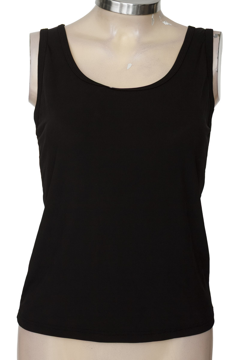 Top / Camiseta color Negro - Closeando