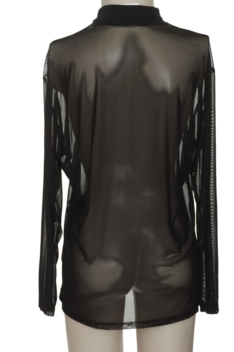 Top / Camiseta color Negro - Closeando