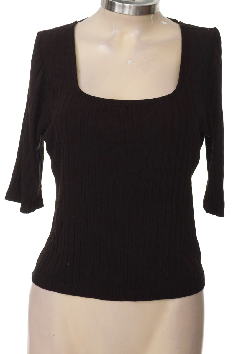 Top / Camiseta color Negro - Basement