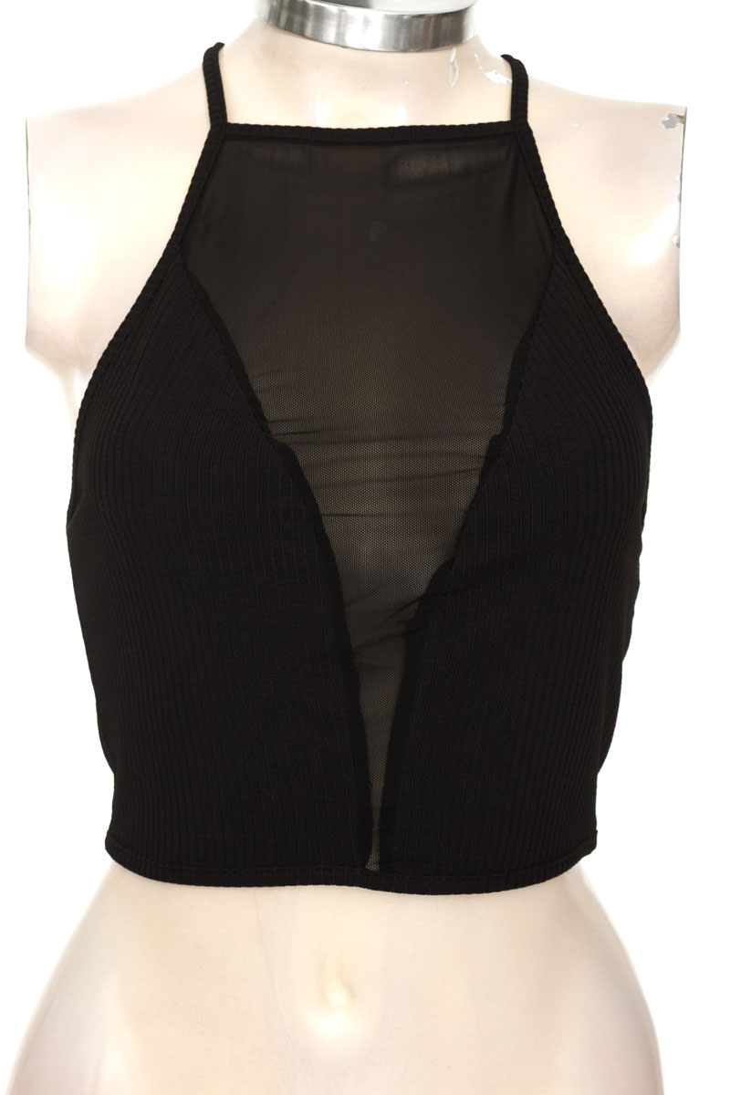 Top / Camiseta color Negro - Closeando