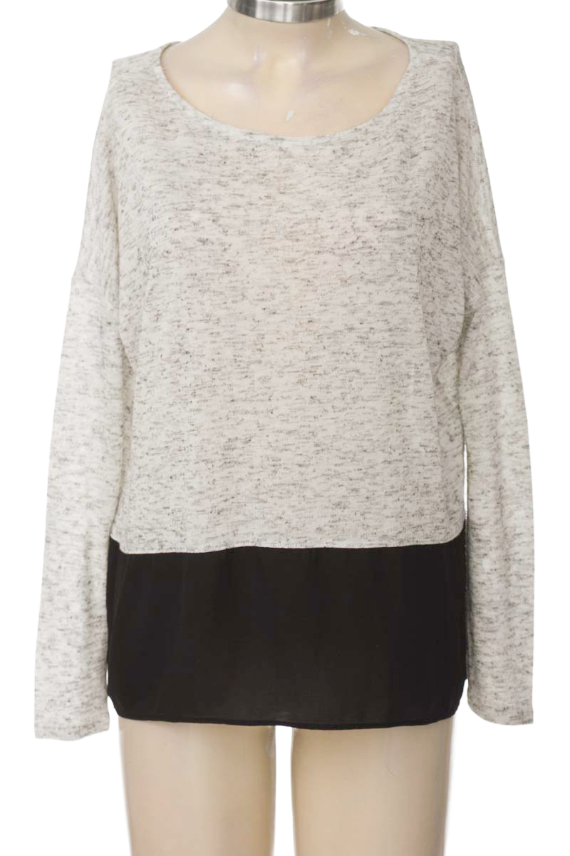 Sweater color Gris - Closeando