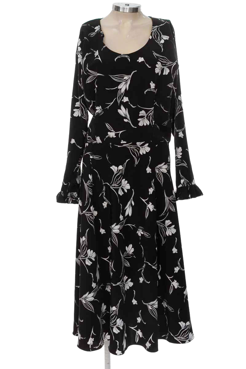 Vestido / Enterizo color Negro - Closeando