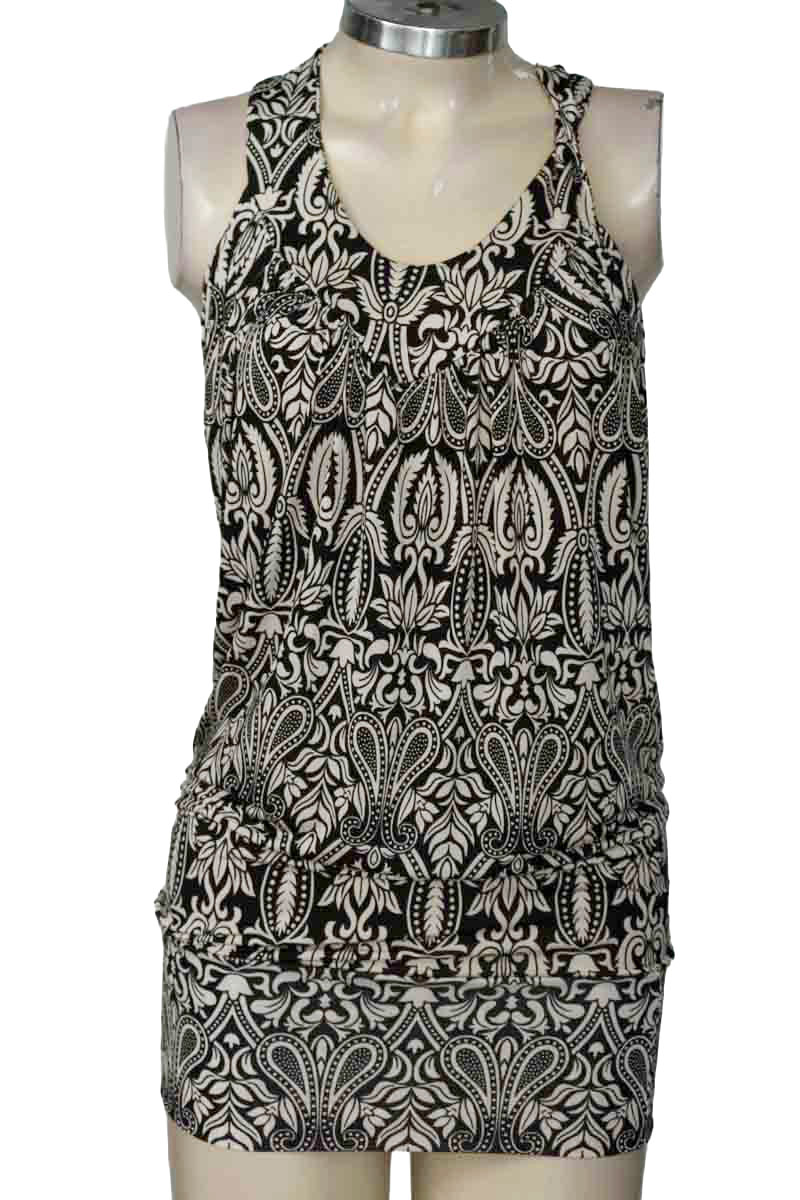 Top / Camiseta color Negro - Closeando