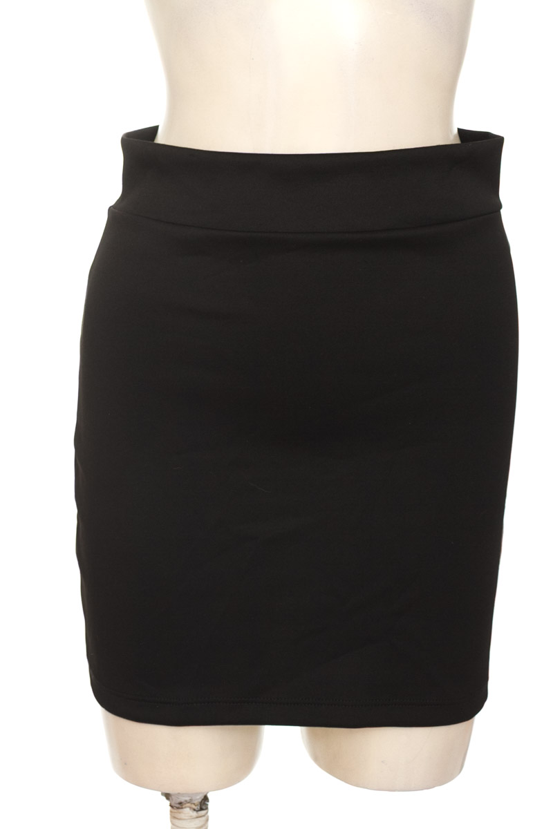 Falda color Negro - Closeando