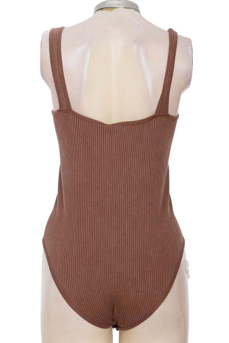 Top / Camiseta color Café - Aura