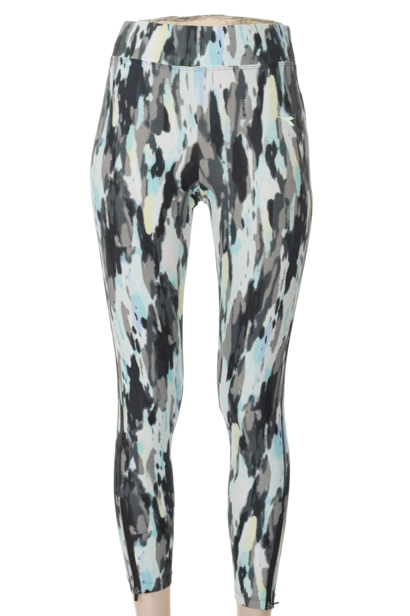 Ropa Deportiva / Salida de Baño color Estampado - Diadora