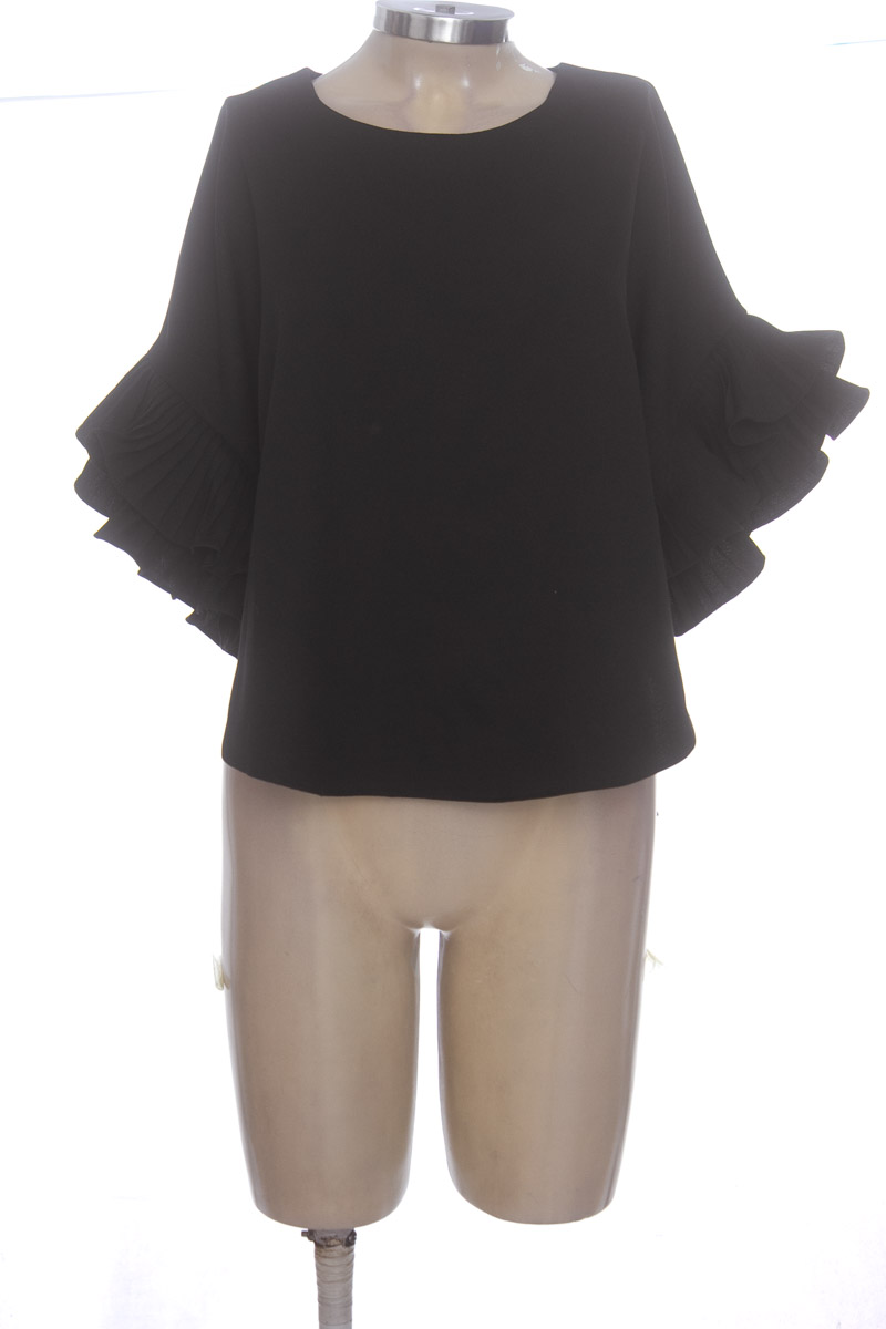 Top / Camiseta color Negro - Ont Welfth