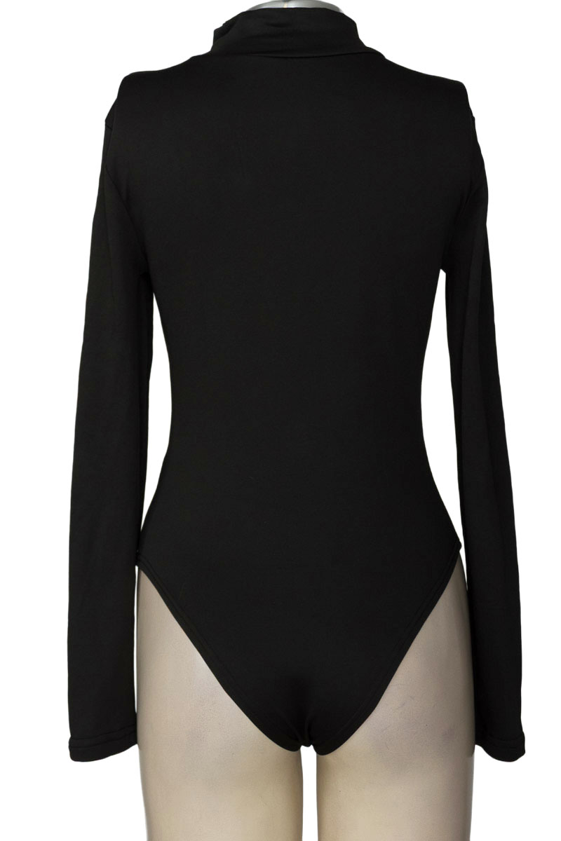 Top / Camiseta color Negro - Closeando