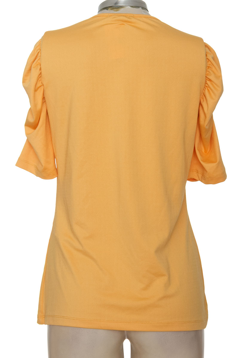 Top / Camiseta color Mostaza - PATPRIMO