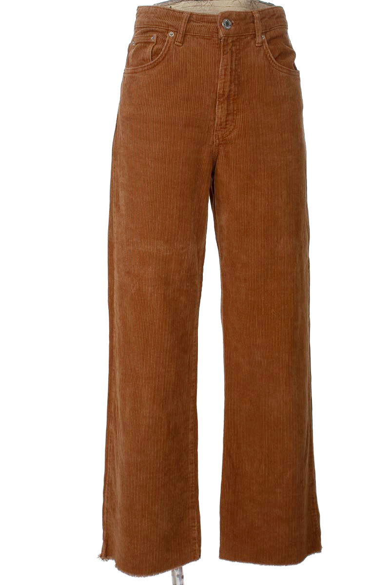 Pantalones color Beige - Stradivarius