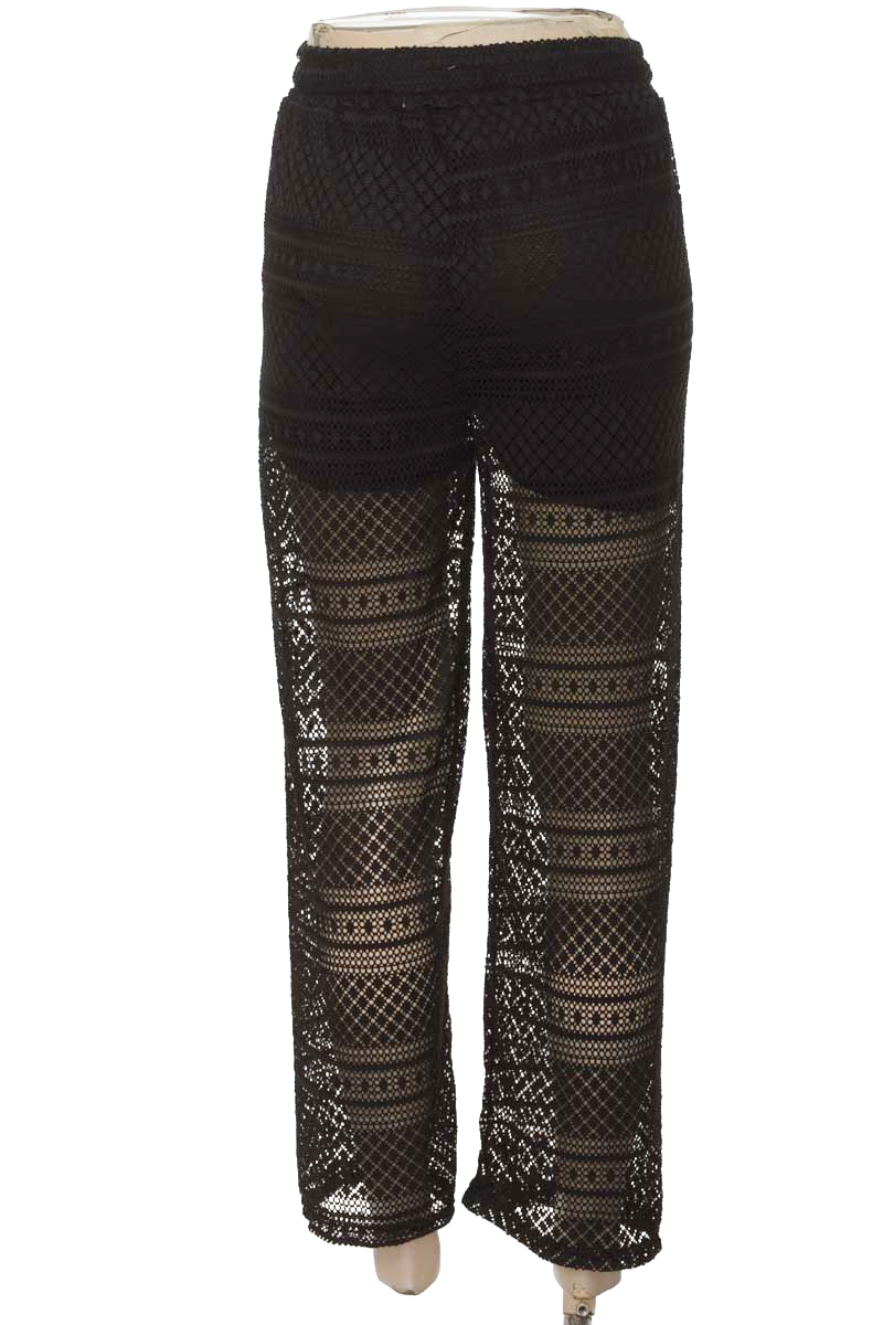 Ropa Deportiva / Salida de Baño color Negro - Closeando