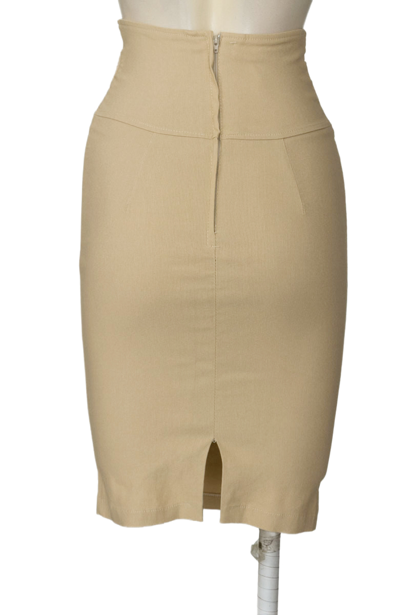 Falda color Beige - Closeando